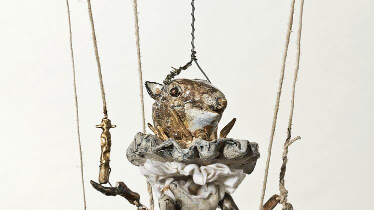 Exponate aus der Ausstellung "Lehm & Lehm lasssen" im Glasmuseum RosenauFoto: Kunstsammlungen