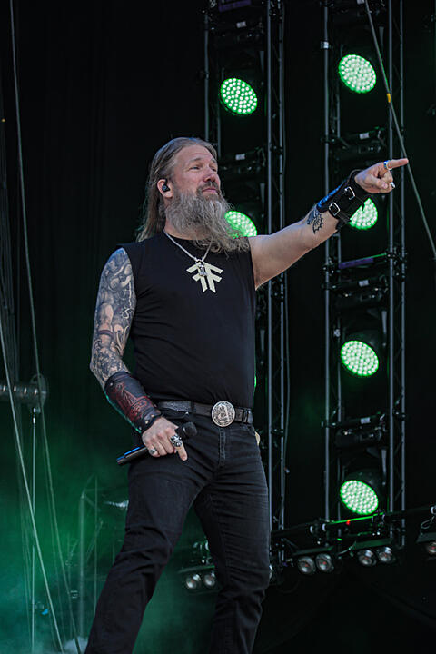 Amon Amarth bei Rock im Park 2019: Ganz viel Metal und Feuer bringt die Fans zum Durchdrehen