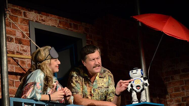 Silvia Steger und Marc Marchand in der Komödie "Frühschicht bei Tiffany" von Kerry Renard. Sebastian Worch