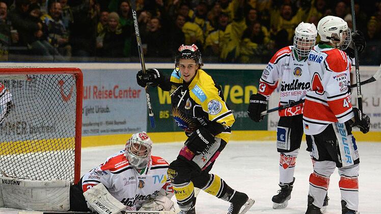 Marcus Marsall bejubelt seinen Treffer.  Foto: Peter Mularczyk
