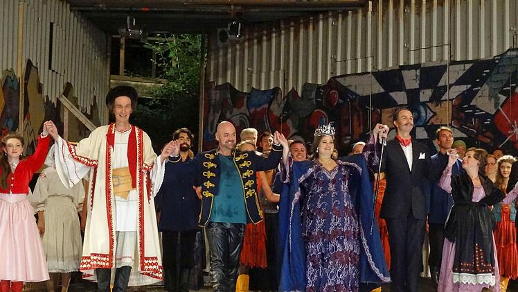 Reichlich Applaus beim Publikum gab es für die Inszenierung der Strauß-Operette "Der Zigeunerbaron" auf der Waldbühne Heldritt in dieser Saison. Foto: Jochen Berger