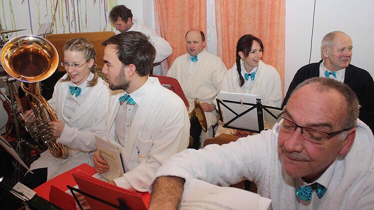 Die Bischöffliche Narrenmusik. Foto: Arnold Nöth