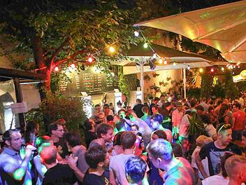 Nein, das ist nicht die Sandkirchweih, sondern der übervolle Bolero-Garten bei der "After-Sandkerwa-Party"  Foto: RiegerPress