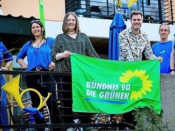 Lisa Badum, Susanne Bauer, Barbara Poneleit, Patrick Grasser, Peter Stodolka und Annika Falk-Claußen (von links) freuen sich über die Gründung des neuen Ortsverbands im Trubachtal.