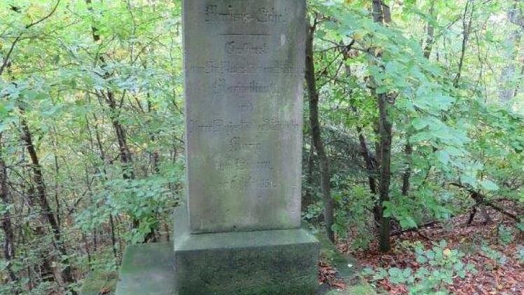 Der 1853 gesetzte GedenksteinFoto: Erich Olbrich