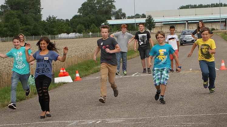 Aus dem Lauf heraus wurde der Bremsweg "erfahren" und deutlich gemacht.