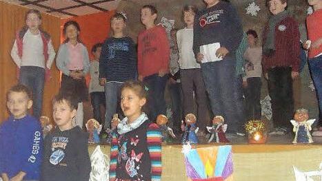 Zahlreiche Lieder trugen die Mädchen und Jungen der Grundschule Presseck bei ihrer Weihnachtsfeier vor. Foto: Klaus-Peter Wulf