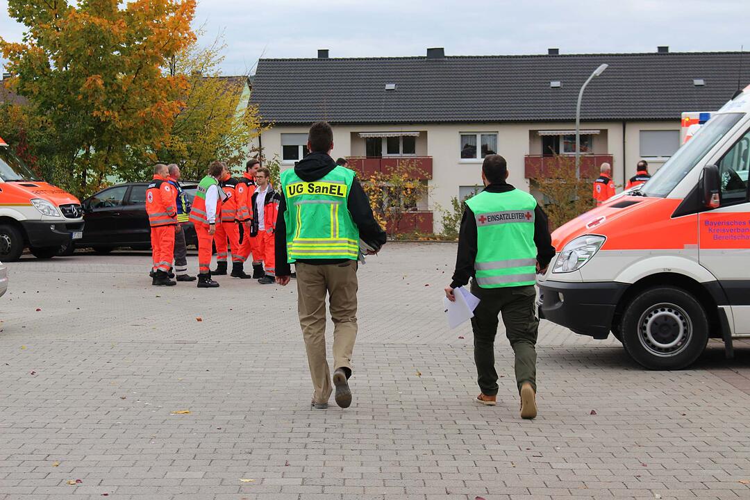 21 Personen verletzt: Reizende Flüssigkeit sorgt für Großeinsatz in Pegnitz