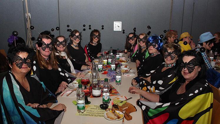 eheimnisvoll zeigten sich diese Damen aus Lonnerstadt.Evi Seeger