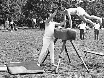 Vereine stellen sich breiter auf: Der TSV Scheßlitz bietet längst mehr als nur Turnen (hier ein Foto vom Turnfest 1965) und Fußball an.  Foto: privat/Archiv