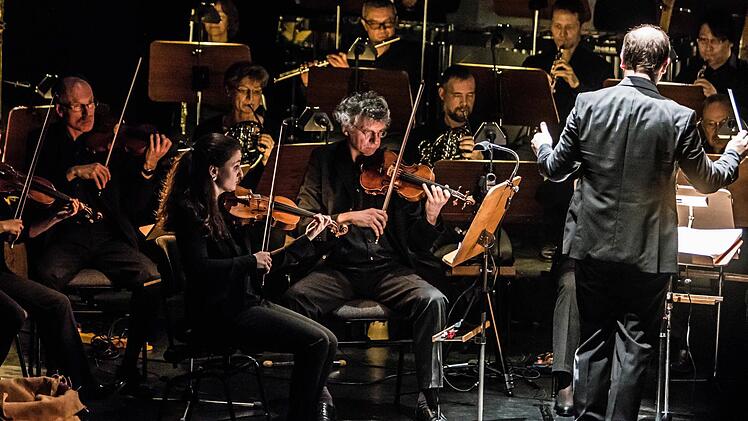 "Compose Janácek": Schüler aus Neustadt und Coburg präsentierten ihre Version der Oper "Das schlaue Füchslein" im Landestheater. Foto: Jochen Berger