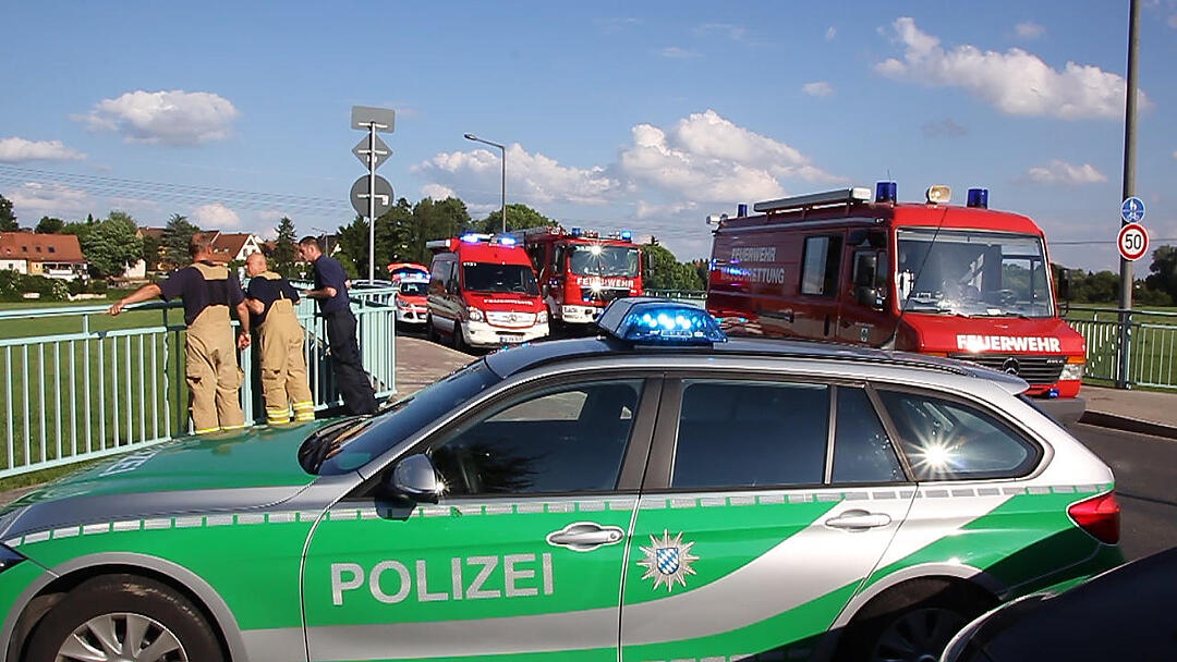 Kind stürzt in die Regnitz: Suchaktion der Rettungskräfte aus Fürth und Erlangen