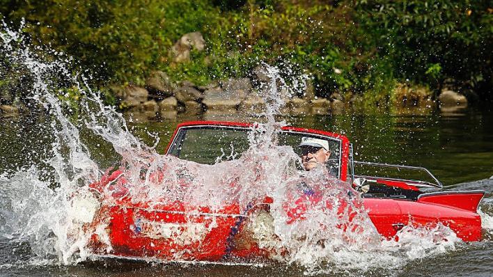 Bernhard Fischenich in seinem Amphicar  Foto: privat