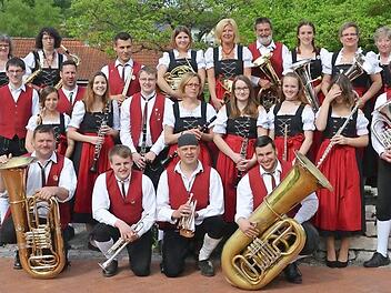 Die Aurachtaler Blasmusikanten aus Walsdorf bei Bamberg spielen als Gastkapelle beim Herbstfest des Musikvereins Frankenwald. Foto: privat