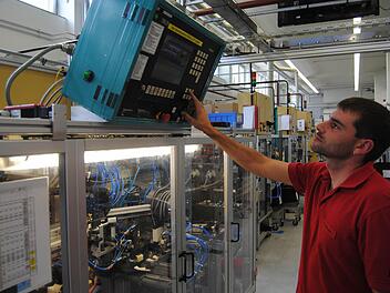 Bis zu sechs solcher Schleif- und Montagelinien sollen bei Schaeffler in Elfershausen entstehen. Fotos: Wolfgang Dünnebier