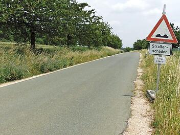 Die Straße von Kasberg nach Neusles weist Schäden auf. Foto: Petra Malbrich