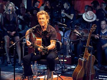 Der Unverwüstliche ist wieder auf Tournee: "Unplugged", ohne elektronischen Schnick-Schnack, will Peter Maffay seinen Fans ganz nahe kommen. Wolfgang Köhler