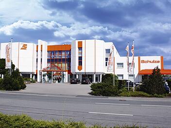 Die Schulze Möbelstadt in Rödental ist mit seinen vier Häusern: Mobile, Küchenarena, Einrichtungshaus Schulze und SB Hit Möbel ein einzigartiges Einrichtungszentrum in Deutschland.