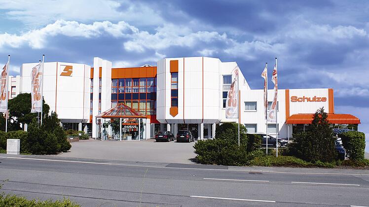 Die Schulze Möbelstadt in Rödental ist mit seinen vier Häusern: Mobile, Küchenarena, Einrichtungshaus Schulze und SB Hit Möbel ein einzigartiges Einrichtungszentrum in Deutschland.