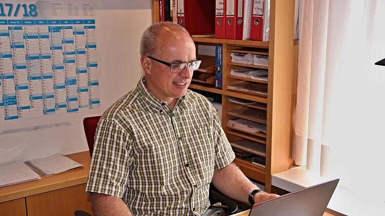 Oliver Dünisch an seinem Arbeitsplatz in seinem Chefbüro. Er ist mit dem Fortgang und dem bisherigen Ergebnis zufrieden.Helmut Will