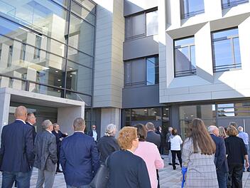 Die Mitglieder des Kreis-Kulturausschusses besichtigten am Montag das neue Berufsbildungszentrum in Münnerstadt.  Foto: Isolde Krapf
