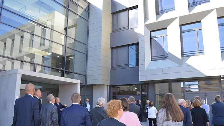 Die Mitglieder des Kreis-Kulturausschusses besichtigten am Montag das neue Berufsbildungszentrum in Münnerstadt.  Foto: Isolde Krapf