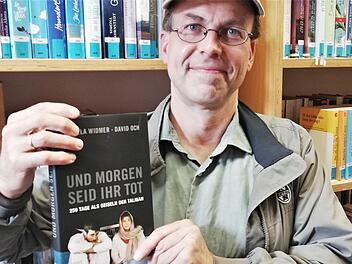 Autor Christian Försch mit dem 2013 veröffentlichten Buch "Und morgen seid ihr tot".