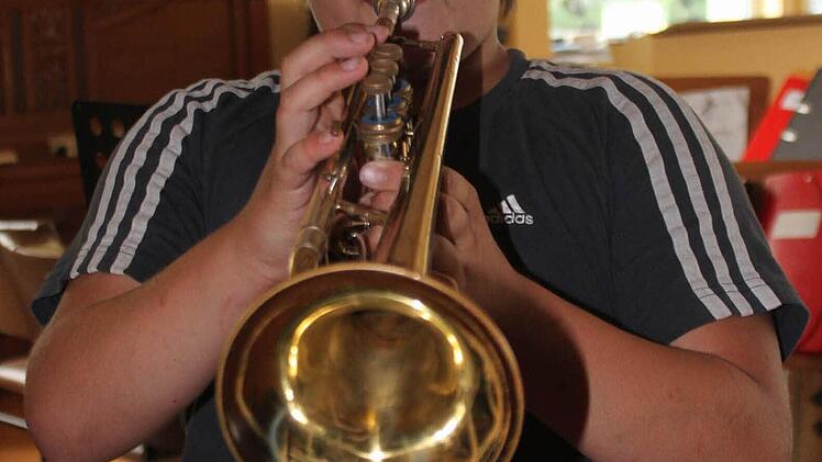 Dario Teixeira spielt  Trompete, ein Instrument,  für das die Musikschule dringend Nachwuchsmusiker sucht.