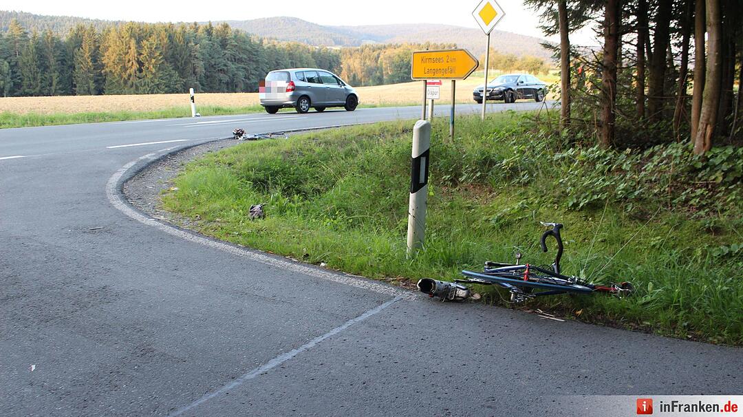 Kreis Bayreuth: Autofahrer erfasst Radler und verletzt ihn schwerst