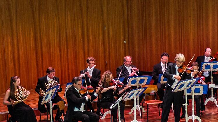 Umjubelt: Ein Wiederhören mit dem Alt-Wiener Strauss-Ensemble aus Stuttgart gab es bei den Coburger Johann Strauss Musiktagen im Kongresshaus.Foto: Jochen Berger