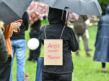 Trotz Regenwetter: Corona-Demonstrationen in Nürnberg und Würzburg