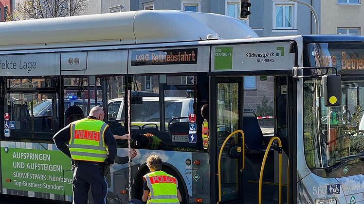 Fußgängerin von Bus erfasst