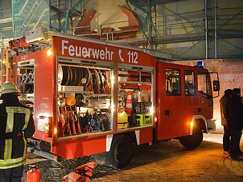 Kurz nach Mitternacht an Silvester rückte die Feuerwehr mit einem Großaufgebot zur Universitäts-Aula aus. Foto: Ronald Rinklef