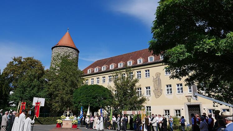 Die Schwedenprozession am Stadttor "Dicker Turm".Heike Beudert
