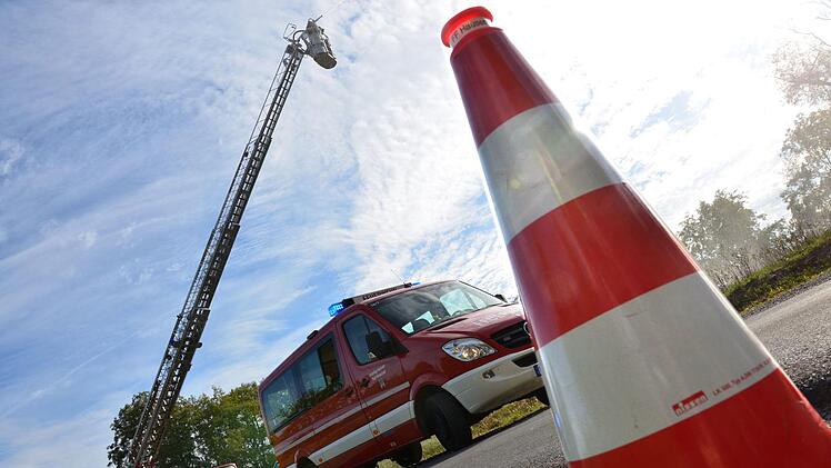 Unverzichtbar bei solch einem "Brand" sind die Drehleitern die aus Bad Kissingen und Münnerstadt kamen.  Foto: Peter Rauch