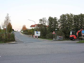 Die Einmündung der Straße "An der Zeil" auf die Kreisstraße (Coburger Straße) in Lichtenfels soll ausgebaut werden, so dass sie Platz für zwei Lkw bietet. Foto: Ramona Popp