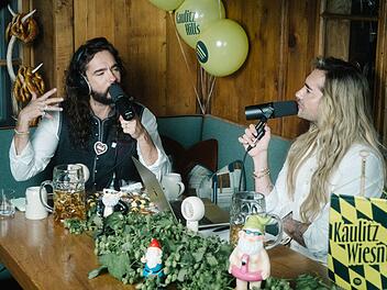 In der aktuellen Folge ihres Podcasts "Kaulitz Hills" blickten Tom Kaulitz (links) und sein Bruder Bill auf das "HeidiFest" zur&uuml;ck.