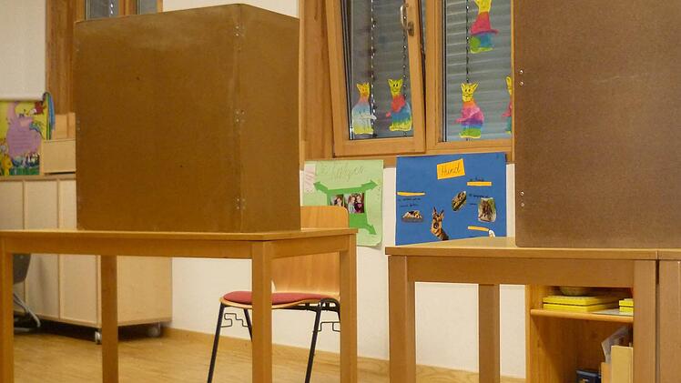 Leere Wahlkabinen in der Cranach-Schule. Die Europawahl lockte dort nicht viele Wahlberechtigte an.