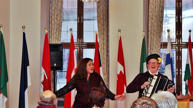 Russische und deutsche Volkslieder pr&auml;sentieren  Dmitry und Natalia Romanetsky. Foto: Werner Vogel