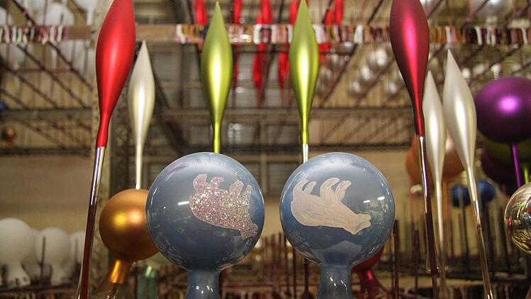 Eisbären auf Weihnachtskugeln machen Trendsettern Spaß.