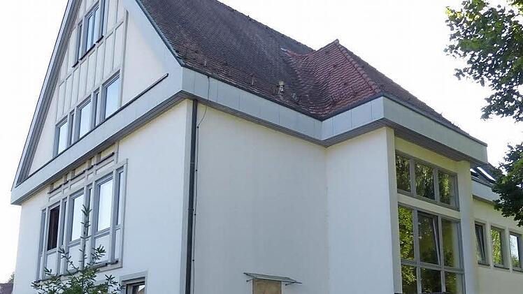 Gehbehinderte und Rollstuhlfahrer kommen zurzeit nur mithilfe der Malteser in den UNtersteinacher Ratssaal. Das soll ein Lift ändern.  Foto: K.-P. Wulf