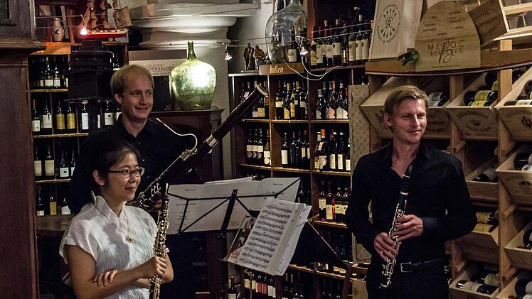Das Ensemble Dreiraum gestaltete das Auftaktkonzert des Festivals Klanggrenzen (von links): Chikako Nagatsuka, Thomas Acker und Philipp Grzondziel. Foto: Jochen Berger