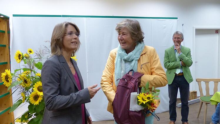 Stadträtin Edith Fießer gratulierte Annette Prechtel zum einstimmigen Votum.  Foto: Pauline Lindner