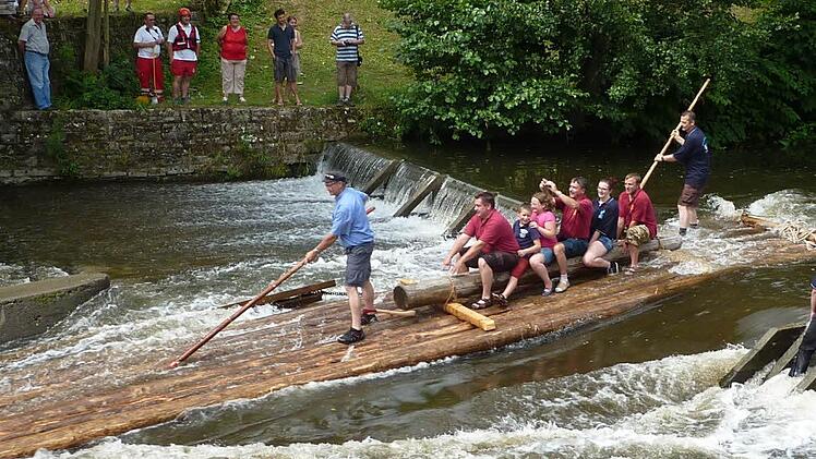 Bei der Durchquerung der Staustufe "Weltbau" Foto: Gerd Fleischmann