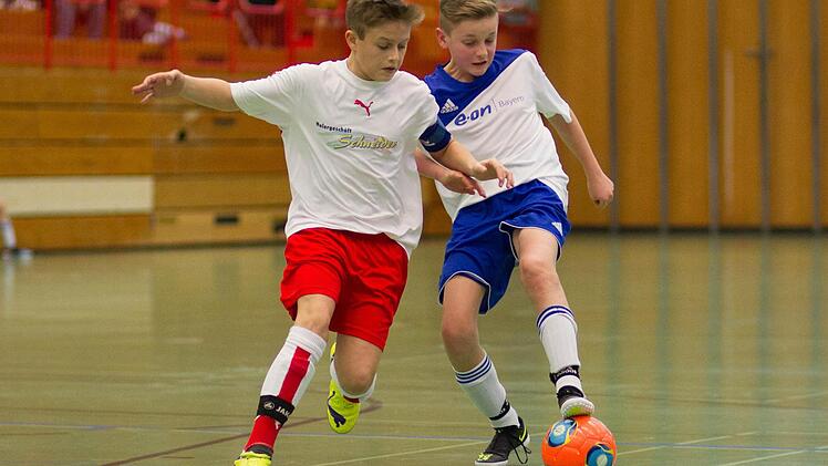 Durch die 0:1-Niederlage gegen die JFG Rödental verpassten die Kronacher D-Junioren (rote Hosen) den Einzug ins Halbfinale.