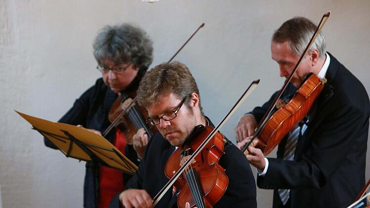Impressionen von der Ahorner Serenade mit dem Collegium musicum Coburg unter Leitung von Thomas EhrleFoto: Jochen Berger