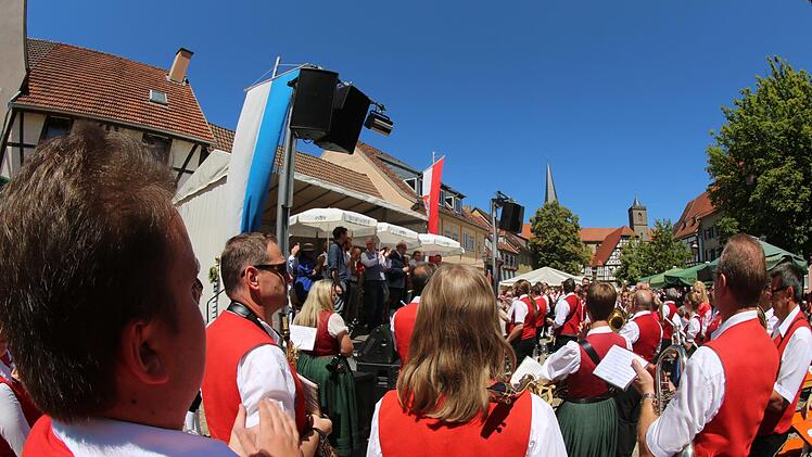 Zu den Höhepunkten beim Stadtfest "Musik und Märkte" 2018 zählte der Sternenmarsch aller Musikkapellen im Stadtgebiet. Bei der jüngsten Stadtratssitzung zog Stadtmanager Kilian Düring eine positive Bilanz. Thomas Malz
