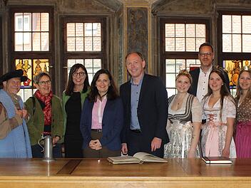 Kitzingen: Israelische Partnerstadt für Kitzingen? Oberbürgermeister und Generalkonsularin sprachen über Möglichkeit Kitzingen: Israelische Partnerstadt für Kitzingen? Oberbürgermeister und Generalkonsularin sprachen über Möglichkeit