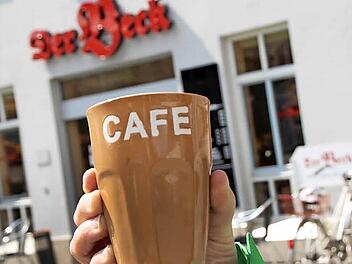 Zum Bäcker die eigene Tasse mitbringen? Bisher hat sich dieser Trend in Höchstadt noch nicht wirklich durchgesetzt.  Foto: Sabine Memmel