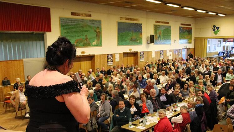 Eindrücke von der Podiumsdiskussion in Stengenroth. Foto: Ralf Ruppert